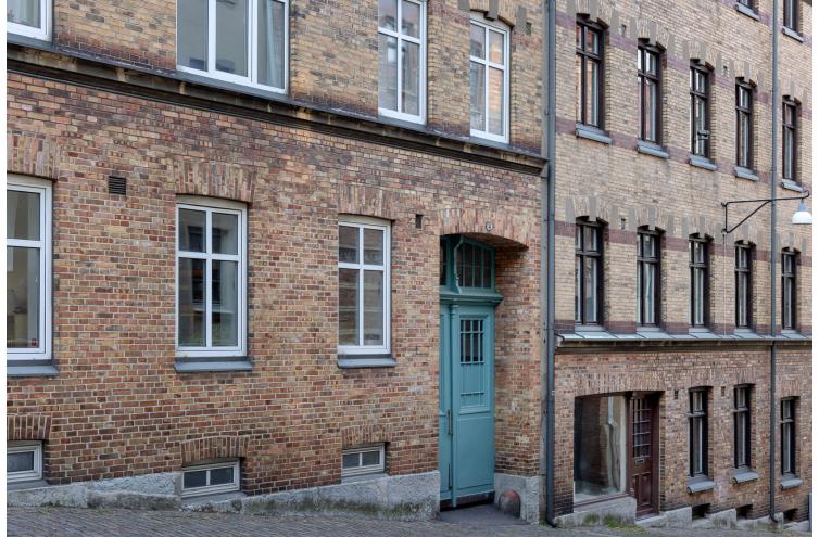 Bilden visar entrén till Kvarnbergsgatan 4 i Göteborg